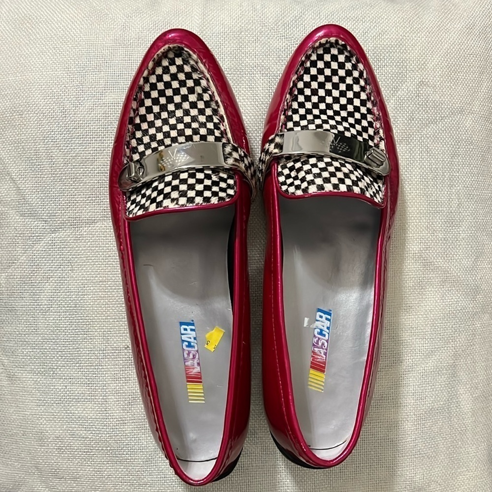 Nascsar pink Patent and Suede Flat Sz 8